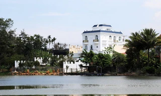 Biệt thự không phép đồ sộ "mọc" bên hồ Nam Phương thơ mộng
