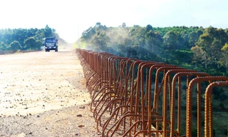 Nguy hiểm rình rập trên cây cầu khiến 2 ông cháu tử vong