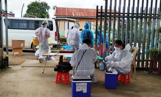 Lấy mẫu xét nghiệm SARS-CoV-2 trong cộng đồng