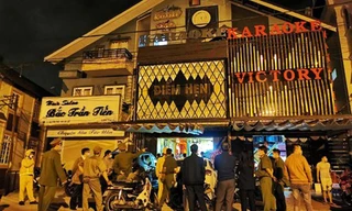 Hai quán karaoke bị thu hồi giấy phép 