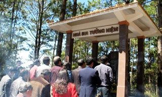 Dâng hương tưởng niệm đoàn y bác sĩ bị fulro sát hại ở Lâm Đồng