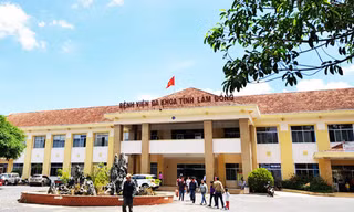 Thêm một trường hợp tử vong trong vụ 6 người nghi bị ngộ độc rượu