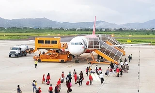 Lượng khách đi và đến sân bay Liên Khương tăng cao hơn dự kiến