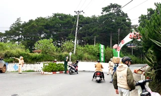 Cửa ngõ vào làng hoa Vạn Thành đang bị phong tỏa