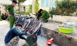 Lâm Đồng tiêu hủy hàng trăm vũ khí, vật liệu nổ
