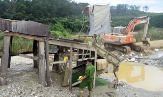Hiện trường vụ tuyển quặng vàng trái phép 