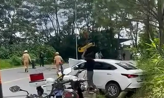 Liên tiếp 2 vụ tai nạn trên đèo Mimosa, một ô tô bốc cháy 