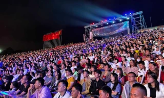 Hàng vạn người đổ về quảng trường Lâm Viên, bất chấp tin đồn ‘Đà Lạt có biến’