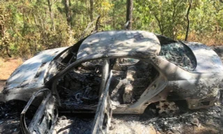 Đốt ô tô Mercedes trong rừng sâu để che giấu vụ tai nạn giao thông