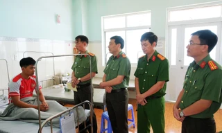 Bắt đối tượng xông vào trụ sở chém trung úy công an bị thương