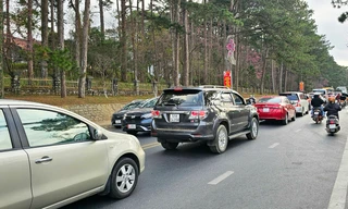 Hết Tết, Đà Lạt vẫn tấp nập du khách 