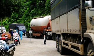 Ùn tắc tại chốt kiểm dịch đèo Chuối