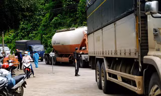 Ùn tắc tại chốt kiểm dịch đèo Chuối