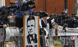 Ecuador cho phép nhà sáng lập WikiLeaks cư trú chính trị
