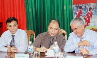 Chủ tịch Phạm Nhật Vũ (giữa) khẳng định AVG đã bỏ nhiều công sức quảng bá các giải đấu Ảnh: VSI