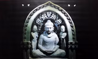 Một tác phẩm tại triển lãm " Di sản Phật giáo"