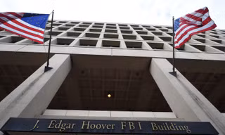 Tòa nhà J. Edgar Hoover, trụ sở của FBI hiện nay đang xuống cấp trầm trọng và không đảm bảo an ninh. Ảnh: Washington Post