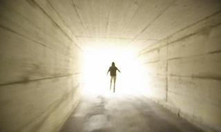 Vòng hào quang không phải linh hồn mà là vòng trường sinh ai cũng có, độ rộng hay hẹp là do năng lượng tích lũy của từng người. Ảnh: IE.