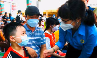 Nhiều hoạt động chăm lo cho hơn 10 nghìn gia đình công nhân ở lại TPHCM đón Tết