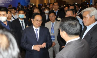 Thủ tướng tham dự toạ đàm cấp cao, bàn cách tăng khả năng chống chịu cho nền kinh tế