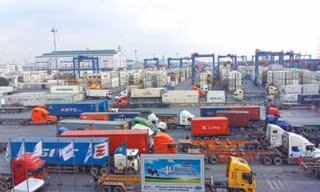 TPHCM đề xuất lùi thời điểm thu phí hạ tầng cảng biển đến tháng 4/2022