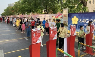 Khai báo y tế, đeo khẩu trang… khi tham quan Đường hoa Nguyễn Huệ