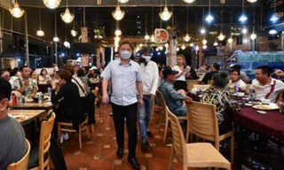 Nhà hàng ở TPHCM hoạt động lại từ 1/3, vũ trường quán bar tiếp tục đóng cửa chống COVID-19