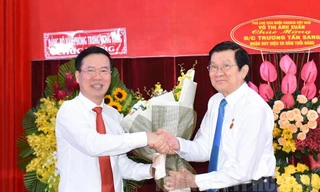 Nguyên Chủ tịch nước Trương Tấn Sang nhận Huy hiệu 50 năm tuổi Đảng