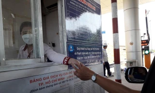 Hoàn lại tiền thừa cho khách bằng… kẹo, đơn vị thu phí cao tốc TPHCM – Dầu Giây nói gì?