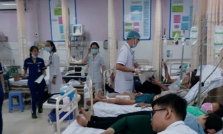 Ăn bánh mì có chứng nhận an toàn, 140 người nhập viện 