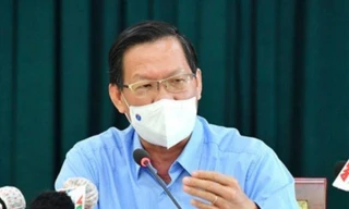 Chủ tịch TPHCM: Nhiều ý kiến trái chiều về việc cho mở lại dịch vụ ăn tại chỗ