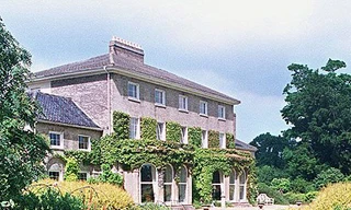 Vì sao ông chủ WikiLeaks quyết định tự nộp mình?