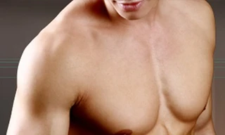 Mày râu bị ung thư... vú