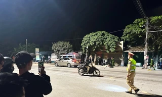 Ô tô "điên" gây tai nạn liên hoàn làm 1 người tử vong rồi bỏ chạy