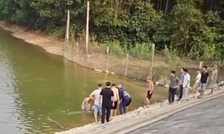 Cứu bạn bị ngã xuống đập nước, hai nữ sinh tử vong