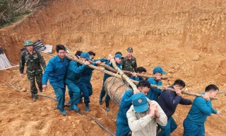 Đào móng nhà, kinh hãi phát hiện quả bom 3 tạ còn nguyên kíp nổ