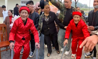 Cụ ông 112 tuổi có hơn 100 cháu chắt, tự chống gậy đi nhận lễ mừng thọ