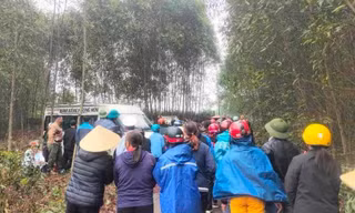 Xe tang chở thi thể anh trai tuột dốc đè em trai tử vong