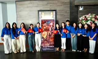 Đi 50 km để nhận vé xem phim Địa đạo