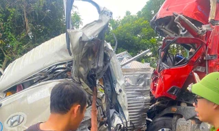 Giải cứu tài xế kẹt trong cabin nát bét sau tai nạn