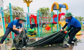 Tuổi trẻ Nghệ An hỗ trợ người dân khắc phục hậu quả mưa bão ở Hải Phòng