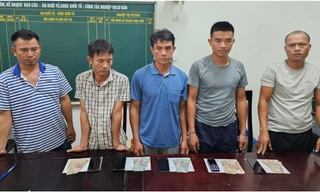 Mang trâu ra đồng chọi rồi cá cược ăn tiền, 5 người đàn ông bị bắt giữ