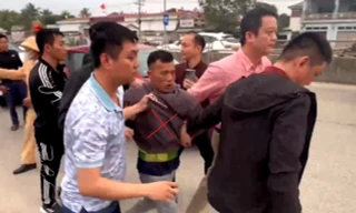 Nghiện game, mang lựu đạn giả xông vào ngân hàng cướp tiền