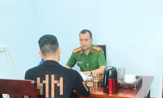 Công an kiên trì thuyết phục nam thanh niên bị kẻ lừa đảo thao túng tâm lý