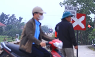Nơm nớp lo sợ những lối đi dân sinh trên đường sắt Bắc Nam