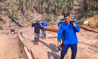 Thanh niên góp sức dựng nhà cho hộ nghèo 