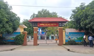 Thông tin mới vụ lớp học di dời điều hòa cũ hết gần 4 triệu gây xôn xao dư luận