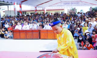 Độc đáo hội thi đánh trống tế tại đền chùa Gám
