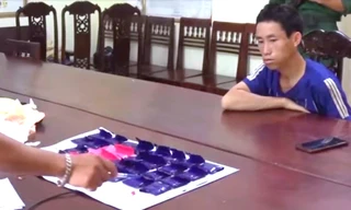 Bắt đối tượng người nước ngoài vận chuyển ma túy xuyên quốc gia