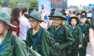 400 chiến sĩ nhí trải nghiệm khóa huấn luyện ‘Học kỳ trong Quân đội’